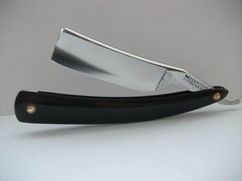 What is a straight razor?